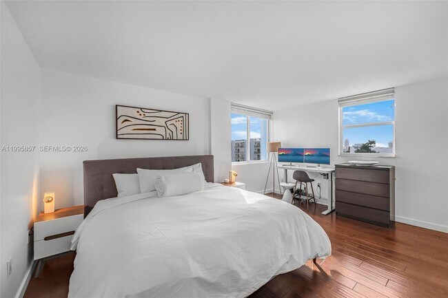 Building Photo - 1658 Bay Rd