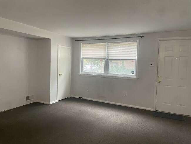 Building Photo - 260 Greenough St