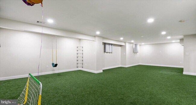 Building Photo - 9750 Granary Pl
