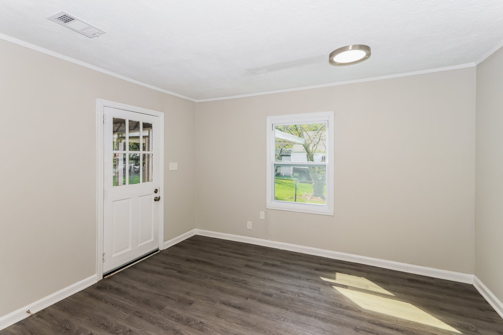 Building Photo - 1580 Burton Ave