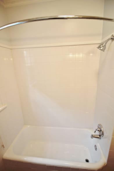 Building Photo - 1711 Villa Pl
