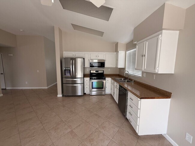 Building Photo - Remodeled Three Bedroom Two Bath in Hemet!