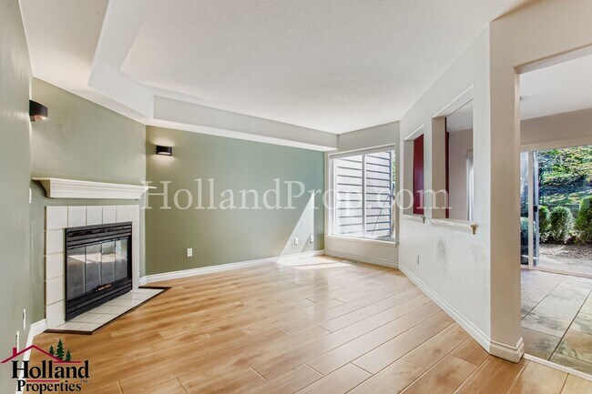 Building Photo - Elegant 3-Bedroom Home Steps from Nature