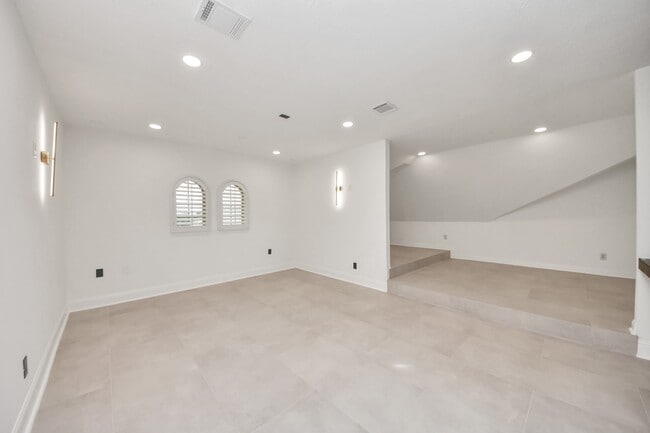 Building Photo - 23514 Bellina Dr