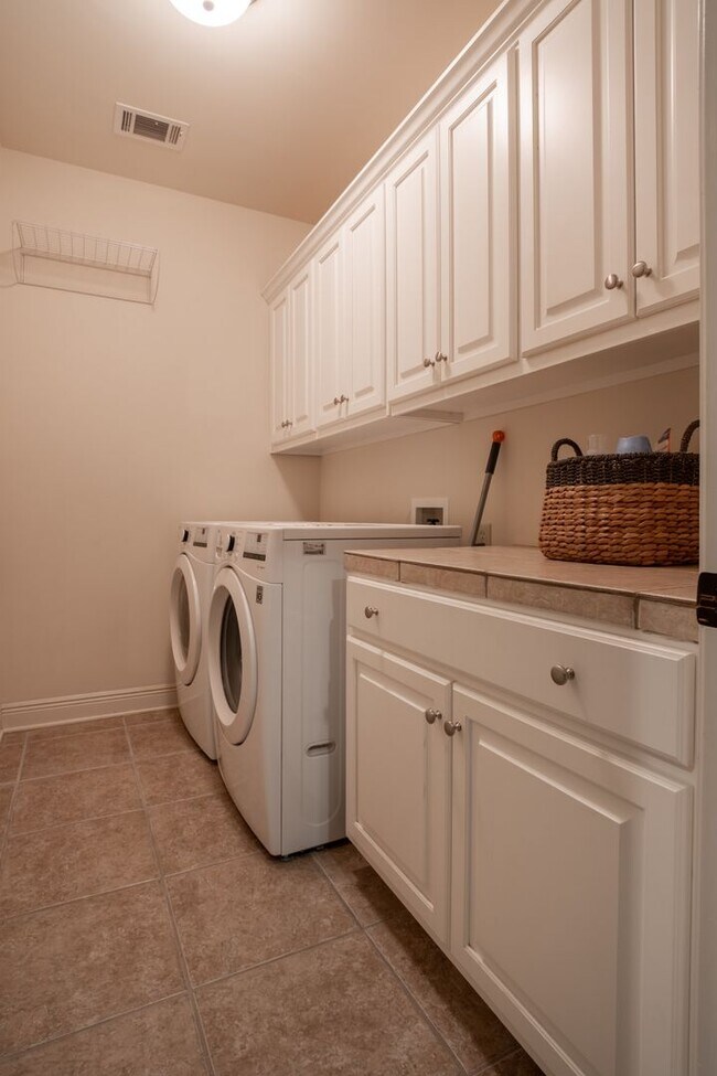 Building Photo - 154 Solamere Ln