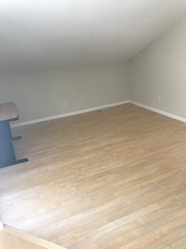 Building Photo - Solon 4 Bedroom Rental