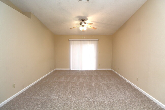 Building Photo - Updated 2BR/2BA in West Pensacola – New Ca...