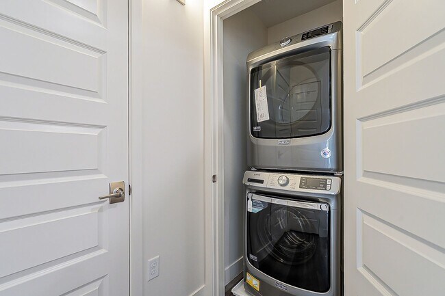 Building Photo - Beautiful One Bedroom in Old Town!