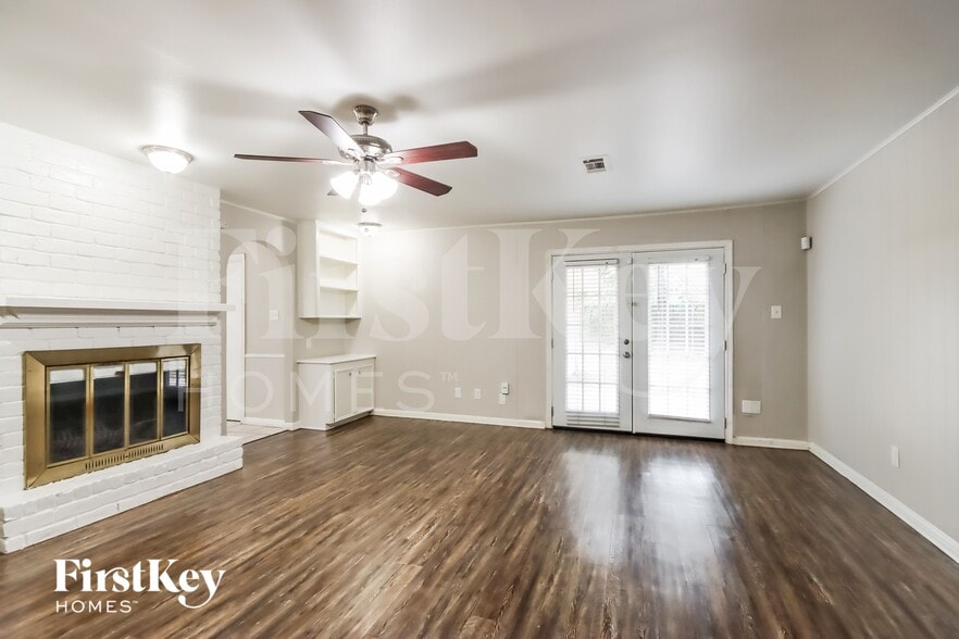 Building Photo - 5603 Sheraton Oaks Dr