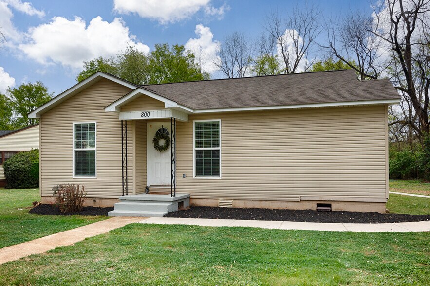 Building Photo - 800 Linwood Dr NW