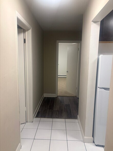 Building Photo - 2424 E Webster Pl