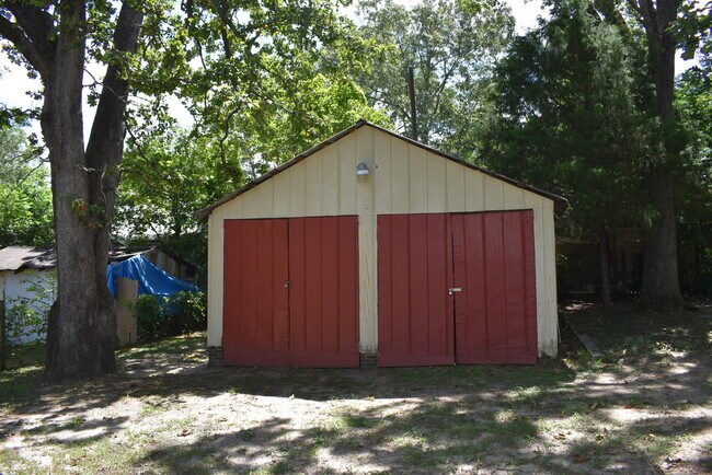Building Photo - 326 Milledge Rd