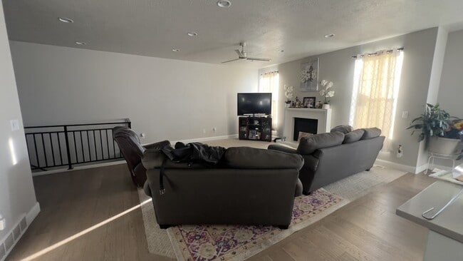 Building Photo - 1747 Prevedel Dr