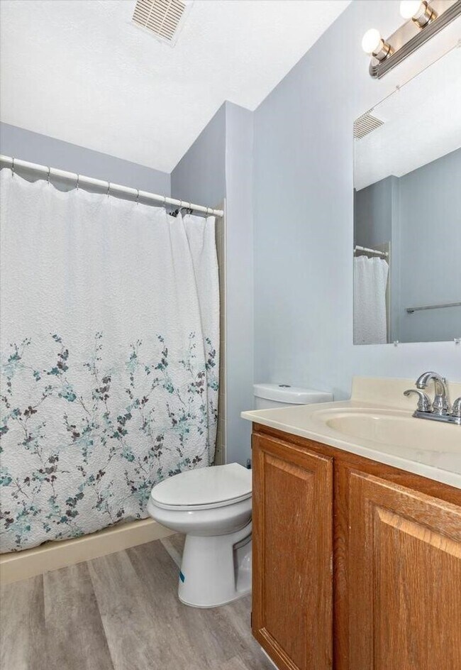 Building Photo - Beautifully maintained townhouse in New Market available before the new school year!