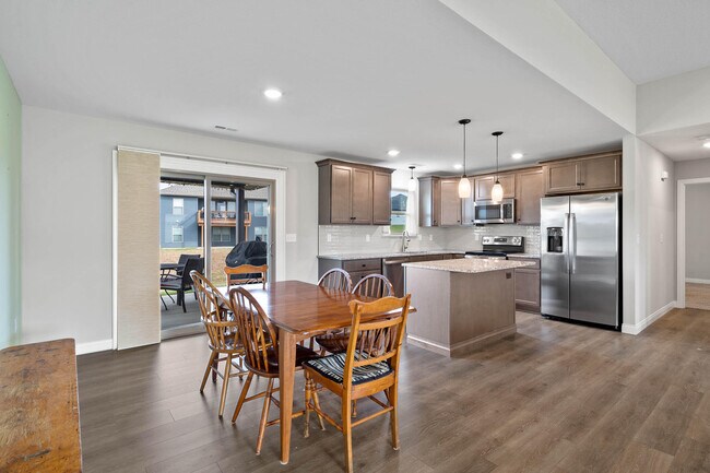 Building Photo - 3401 Yellowwood Dr