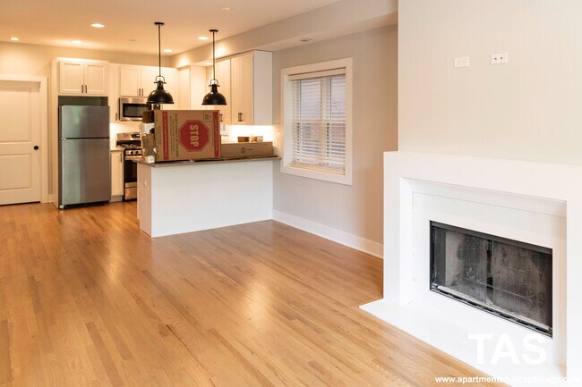 Building Photo - 2320 N Southport Ave