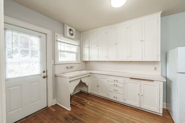 Building Photo - Rushbanks