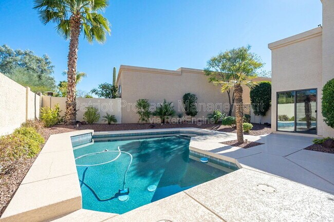 Building Photo - 10640 E Vogel Ave