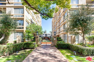 Building Photo - 320 N Maple Dr