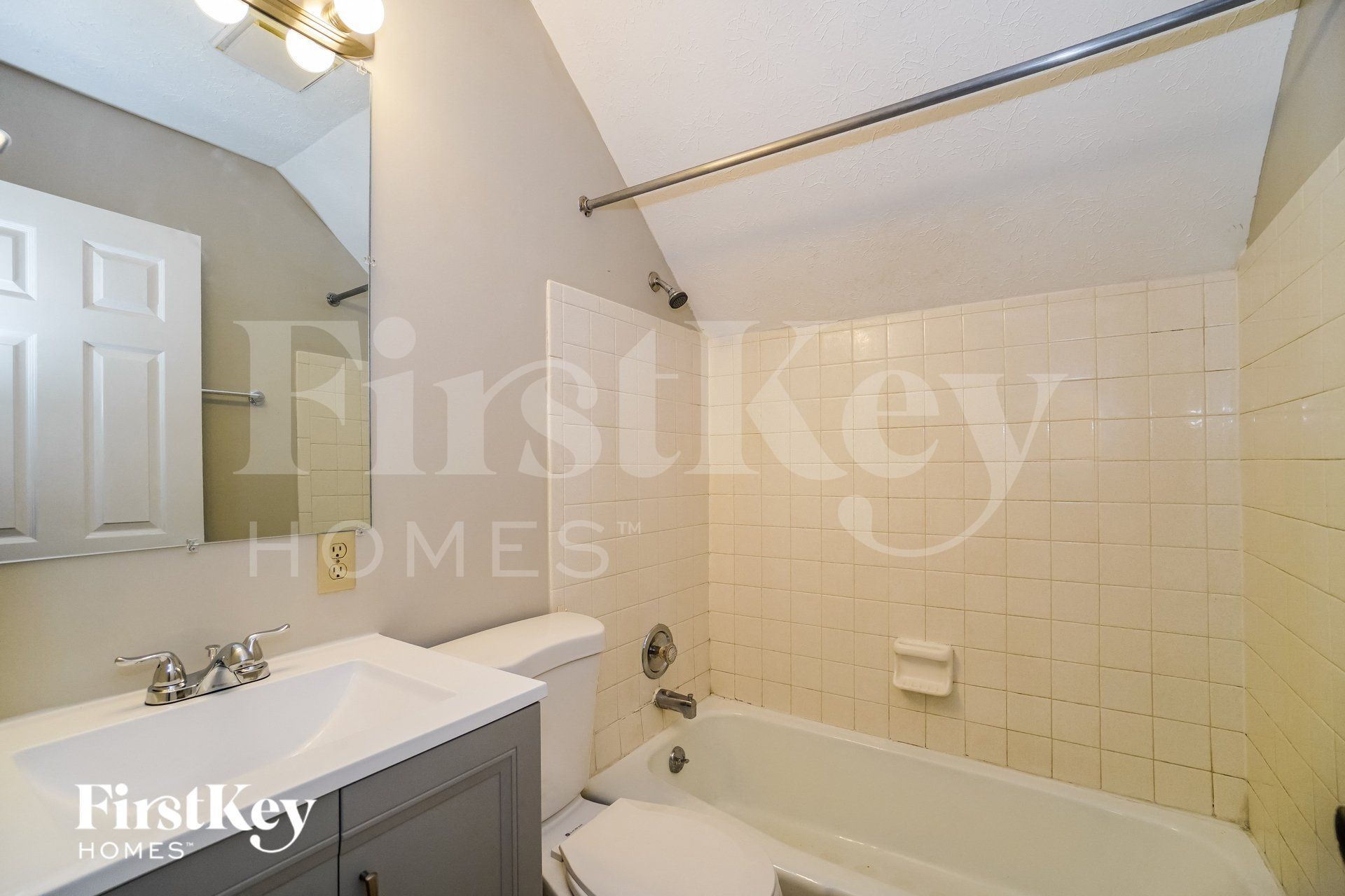 Building Photo - 284 Bristol Dr SW