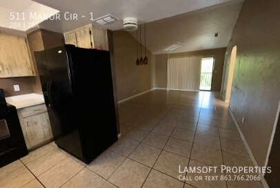 Building Photo - 511 Manor Cir