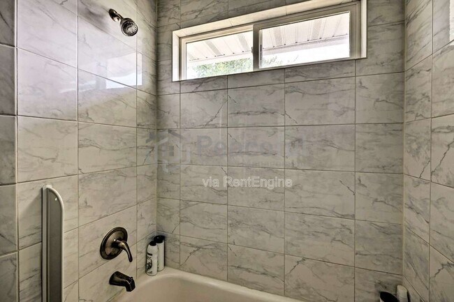 Building Photo - 462 E Haven Ave