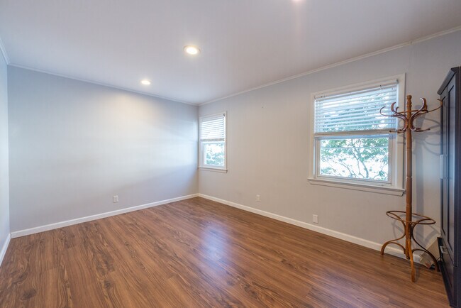 Building Photo - 18 Devon Dr