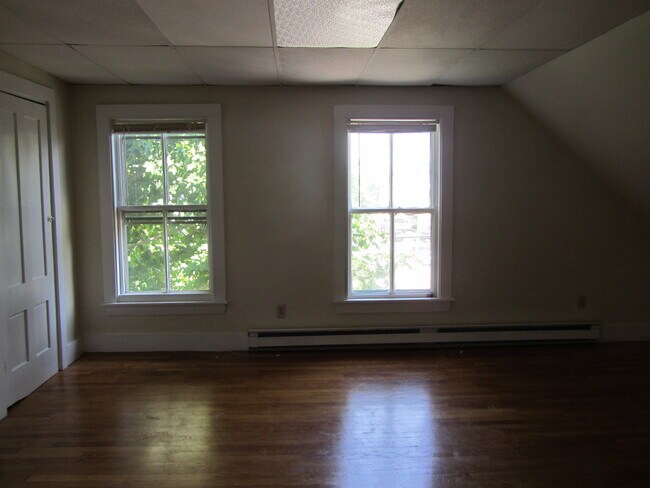 Building Photo - 14 Bradbury St