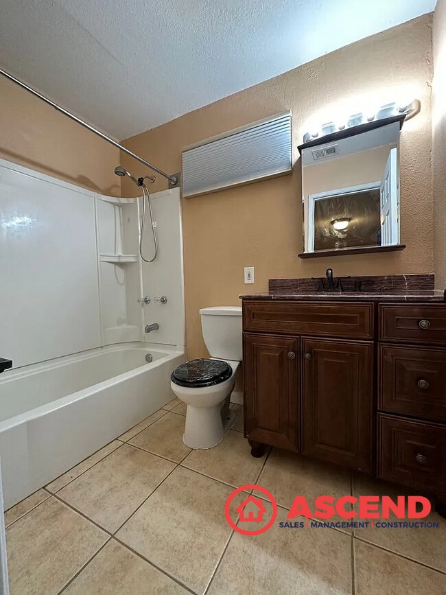 Building Photo - Cute 3 Bedroom Located in Taft!