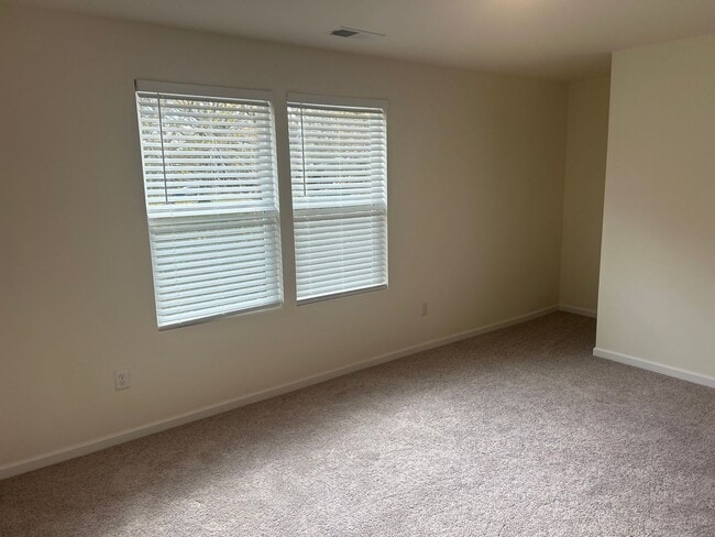 Building Photo - Brand new Townhome in Newton