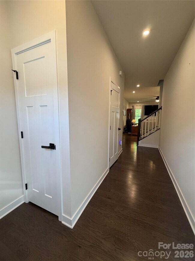 Building Photo - 163 Beacon Dr