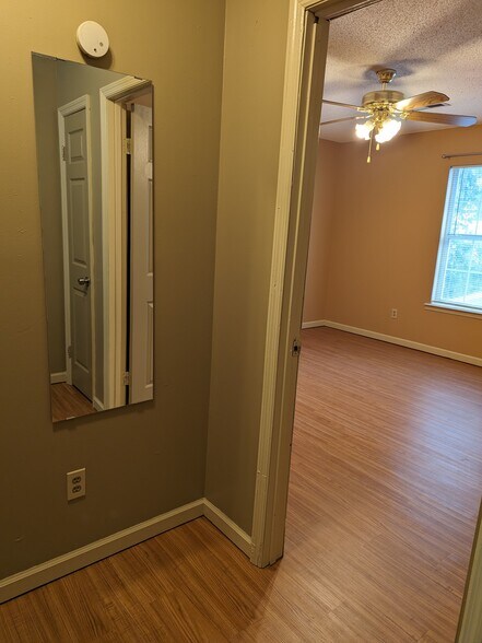 Building Photo - 168 Riverview Dr