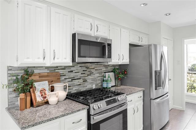Building Photo - 2600 Summertree Dr