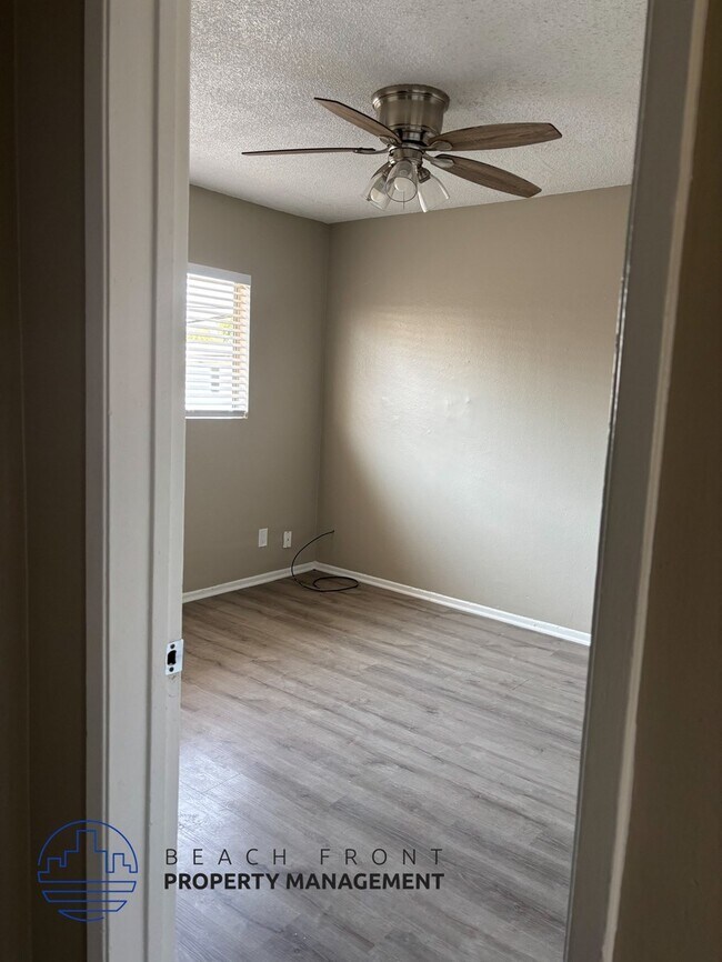 Building Photo - 117 E. Leatrice