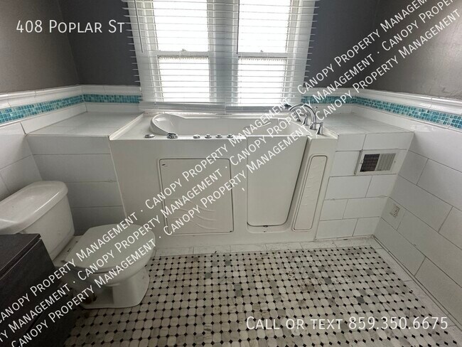 Building Photo - 408 Poplar St