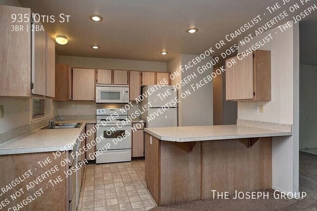 Building Photo - 935 Otis St