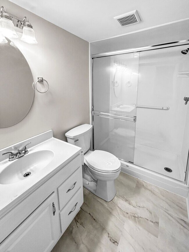 Building Photo - One Bedroom Condo in Moon Township!!