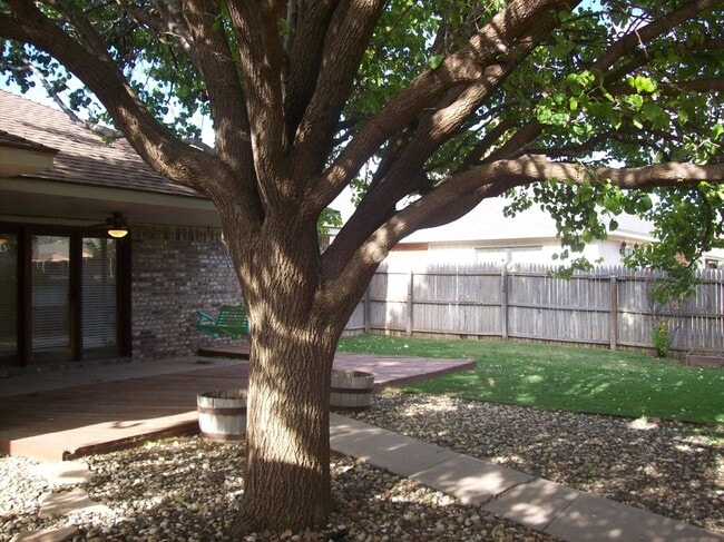 Building Photo - Beautiful 3/2/2 in Southwest Lubbock