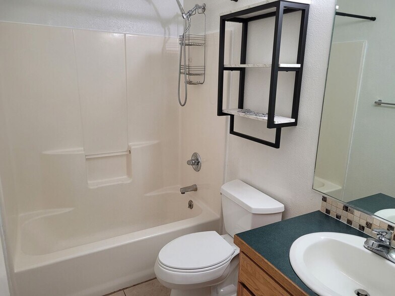 Building Photo - 4448 Lake Mead Dr