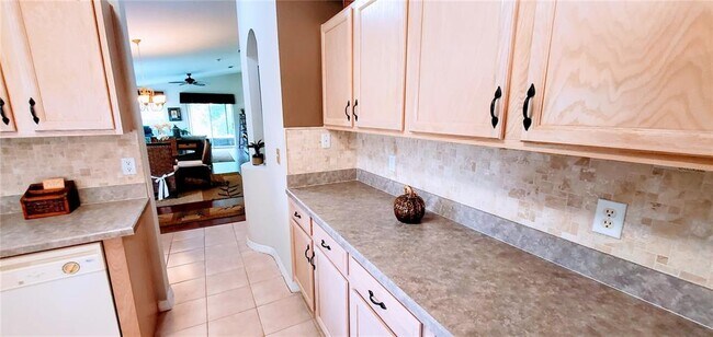Building Photo - 520 Millifiora Ln