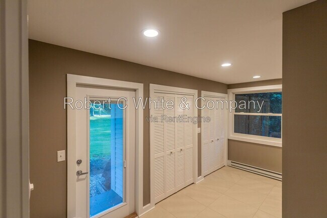 Building Photo - 16 Sunbrook Rd