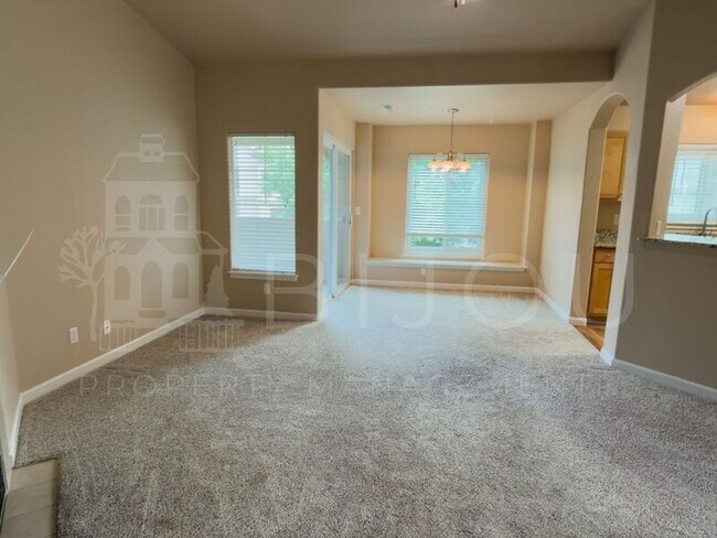 Building Photo - 6925 Ash Creek Heights