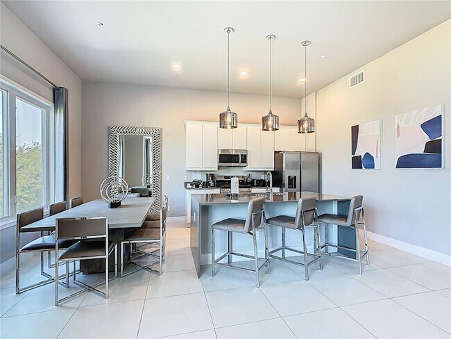 Building Photo - 7740 Sandy Ridge Dr