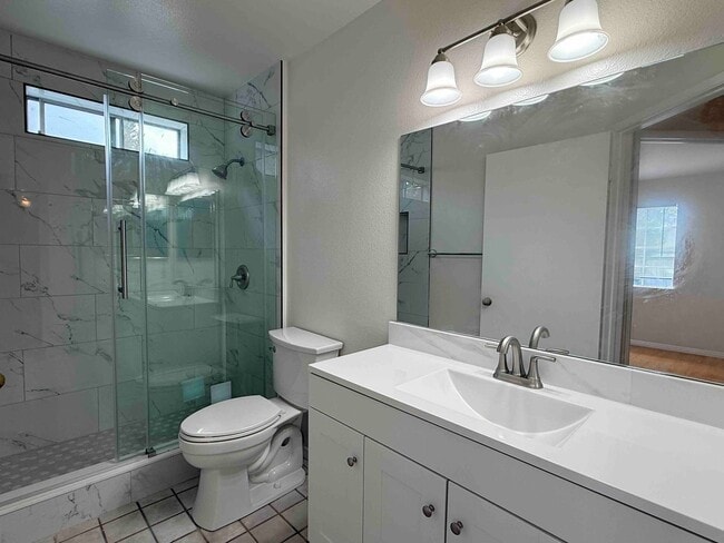 Building Photo - Gated Community - Updated Harbor City Townhome - 3 bed / 2.5 bath