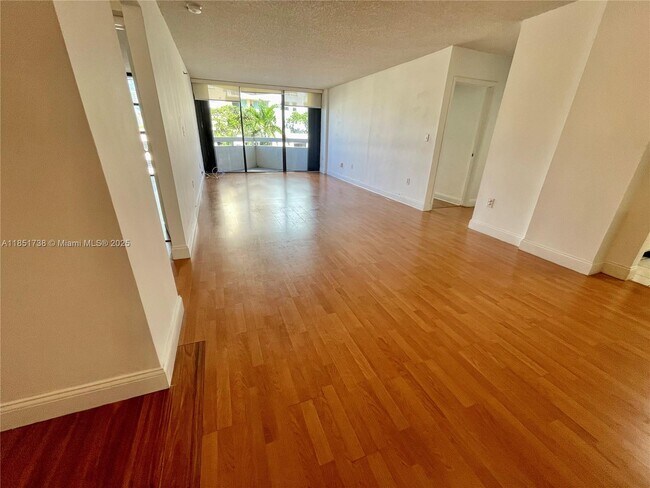 Building Photo - 2501 Brickell Ave
