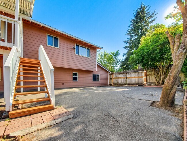 Building Photo - 1748 N 130th St