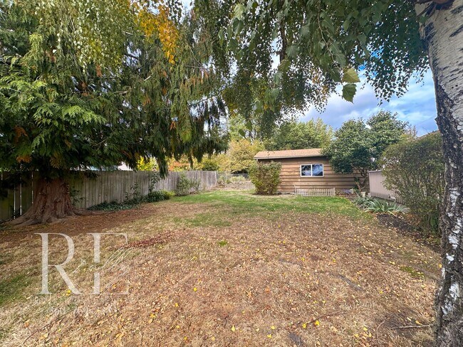 Building Photo - Enjoy Breathtaking Sunsets in the Heart of Manette