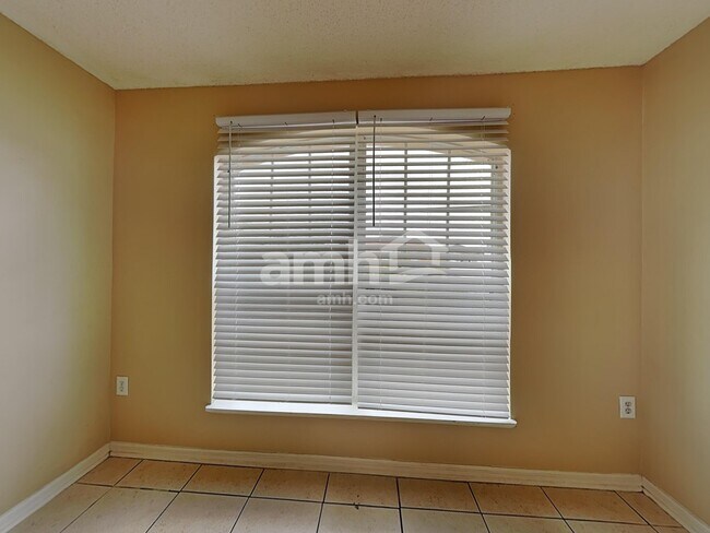 Building Photo - 6817 Westlake Blvd