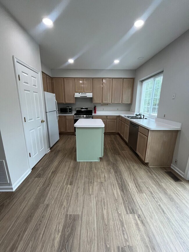 Building Photo - 5106 Observation Way