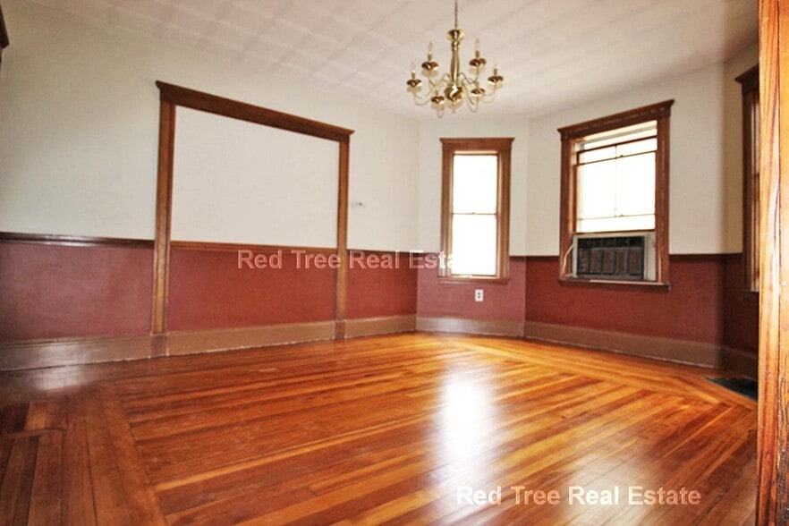 Building Photo - 14 Dow St